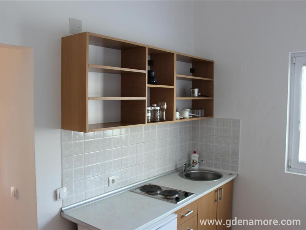Apartmani Srzentic, privatni smeštaj u mestu Petrovac, Crna Gora - Kuhinja